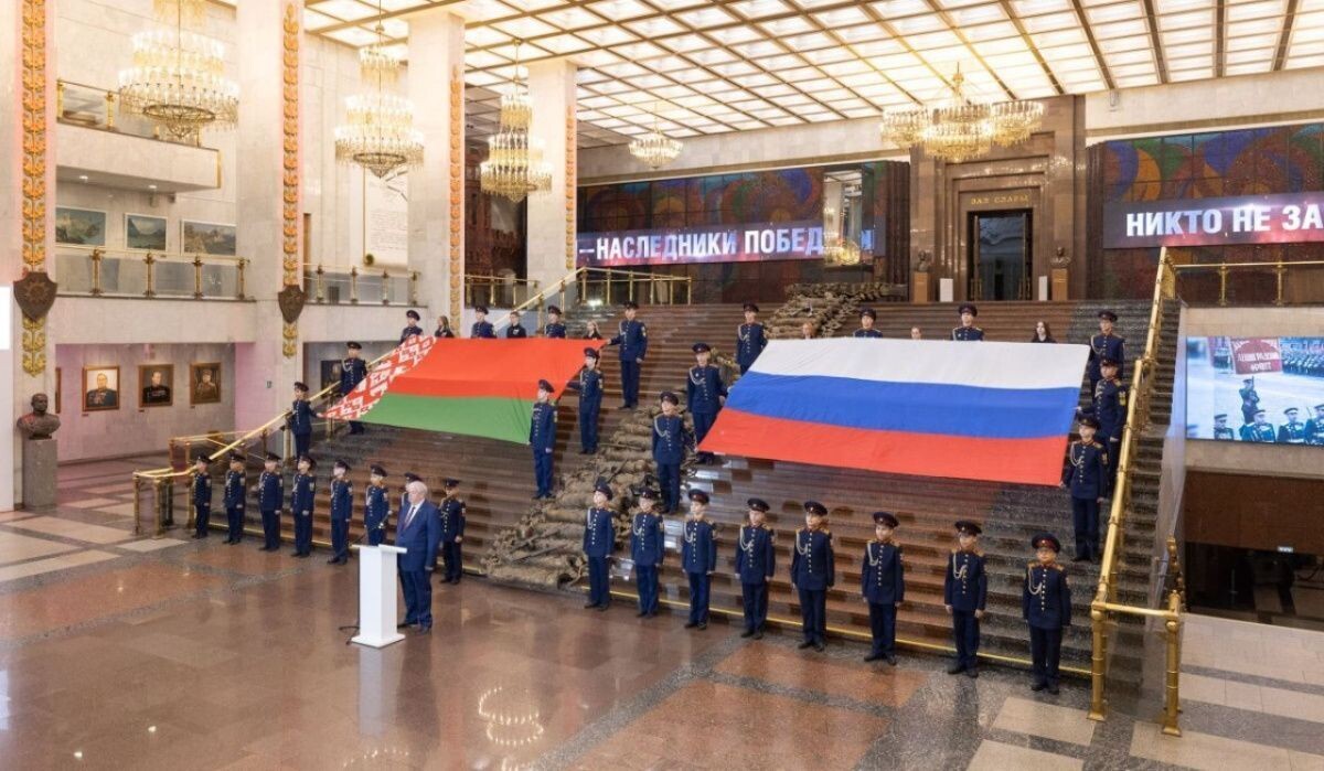     Акция ко Дню единения России и Беларуси в Музее Победы Источник: victorymuseum.ru Автор фото: Пресс-служба Музея Победы