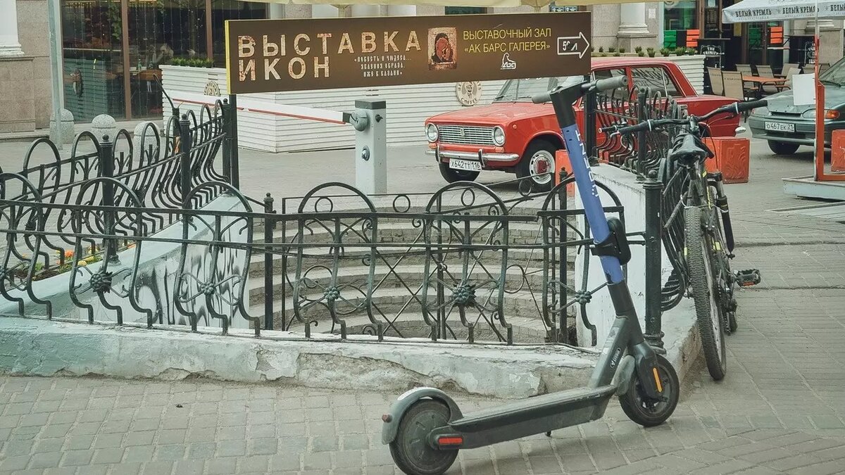 Попавшись на пьяной езде на электросамокате, водители рискуют потерять водительские права на авто. Источник: 1MI