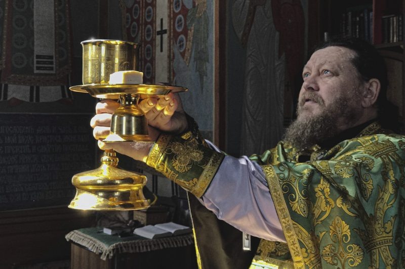 Настоятель Свято-Троицкого храма Суджи протоиерей Евгений Шестопалов