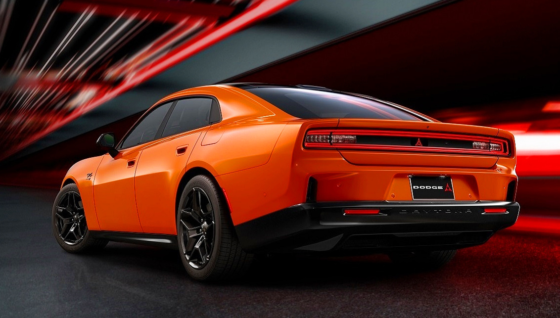 Dodge Charger в 5-ти дверном кузове лифтбек 2025 года.