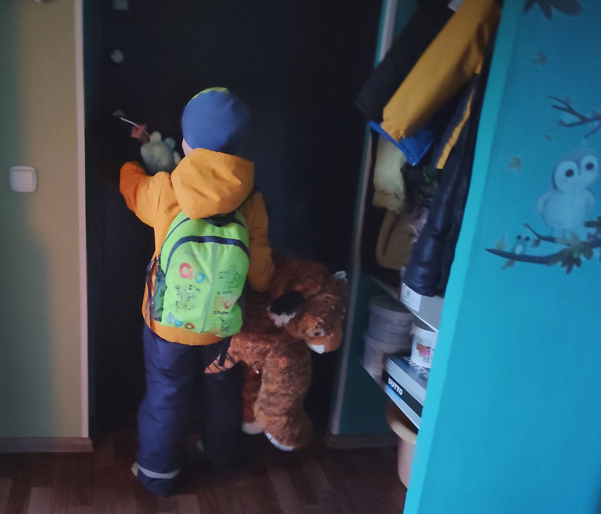 Вадюха с пожитками собрался уходить из дома