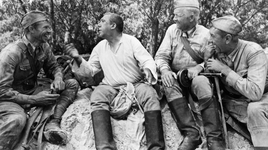 Никулин во время съемок в "Они сражались за Родину"