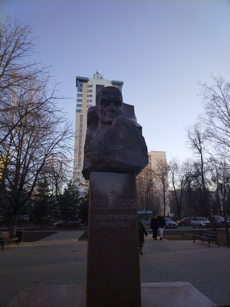 Памятник защитникам Отечества