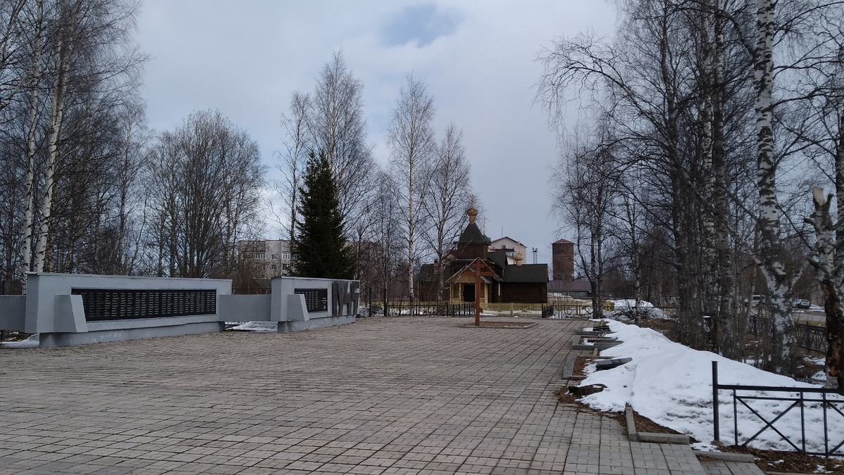 Памятник Воина ВОВ в п. Лоухи