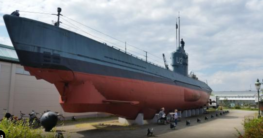 Лодка и скамейки для бабушек! 