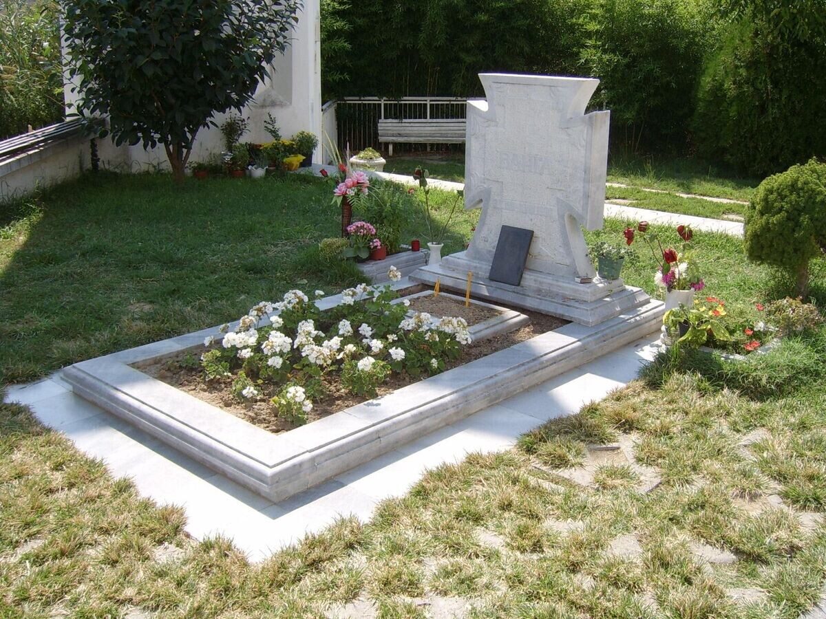    Могила ВангиCC BY-SA 3.0 / In-cognito / Vanga's grave in Rupite, Bulgaria.