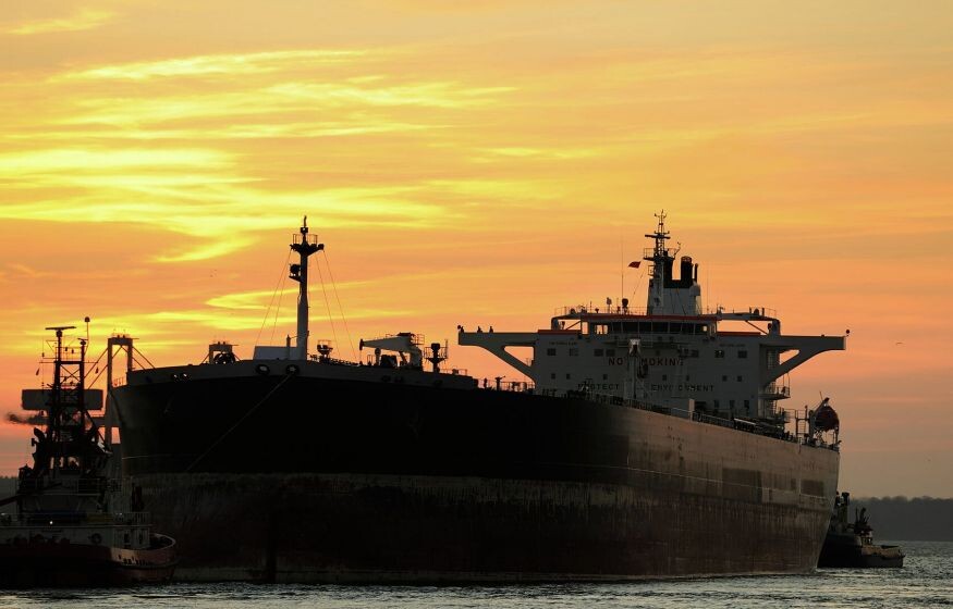    Танкер с российской нефтью отказываются принимать: Индия отвернулась от России?