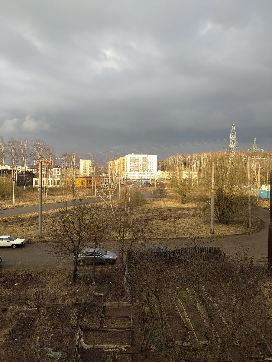 Днëм собрались грозные синие тучи, но только испугали, без мокрых последствий