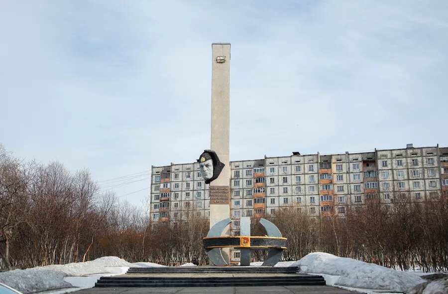 Памятник подводникам в Гаджиево
© РИА Новости / Павел Львов
