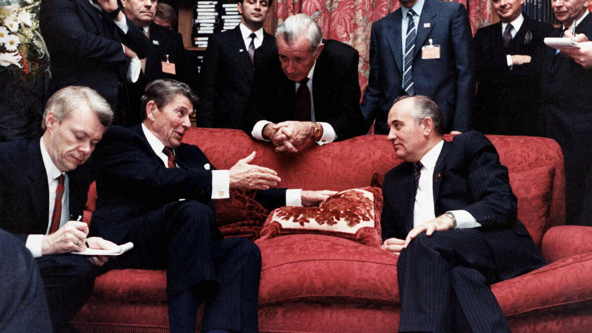    НЛО: тайны "секретной папки" Горбачёва и Рейгана