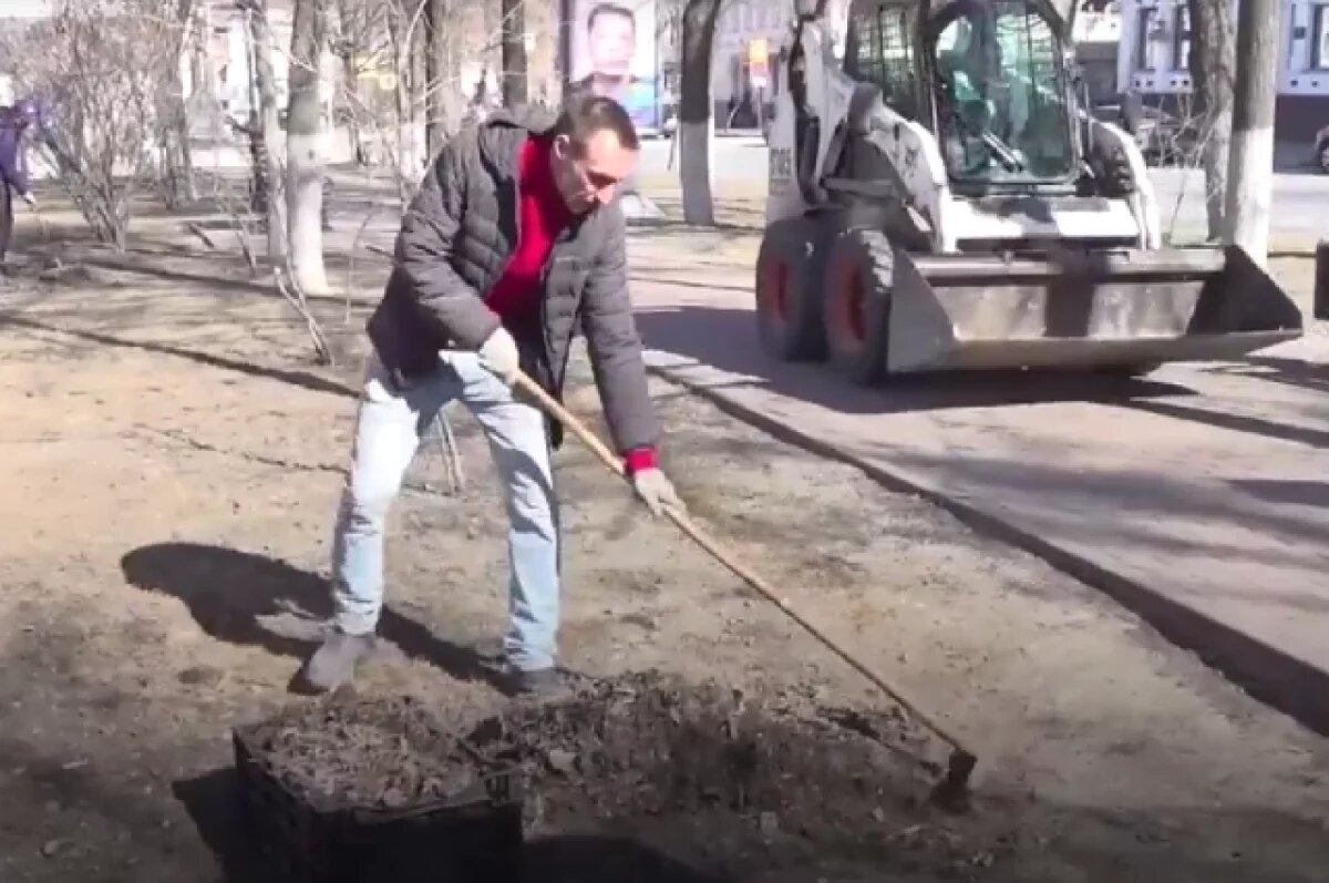    Участники санитарной пятницы в Ульяновске собрали 350 кубометров мусора