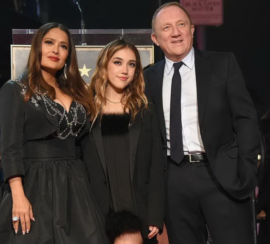 Сальма Хайек с дочерью Валентиной и мужем - французским миллиардером Франсуа-Анри Пино