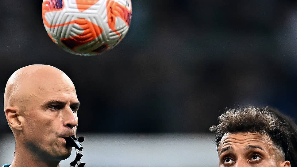 Актуальность планам по проведению судейской реформы придало довольно значительное количество ошибочных и спорных решений российских арбитров в нынешнем сезоне.📷Фото: Иван Водопьянов / Коммерсантъ