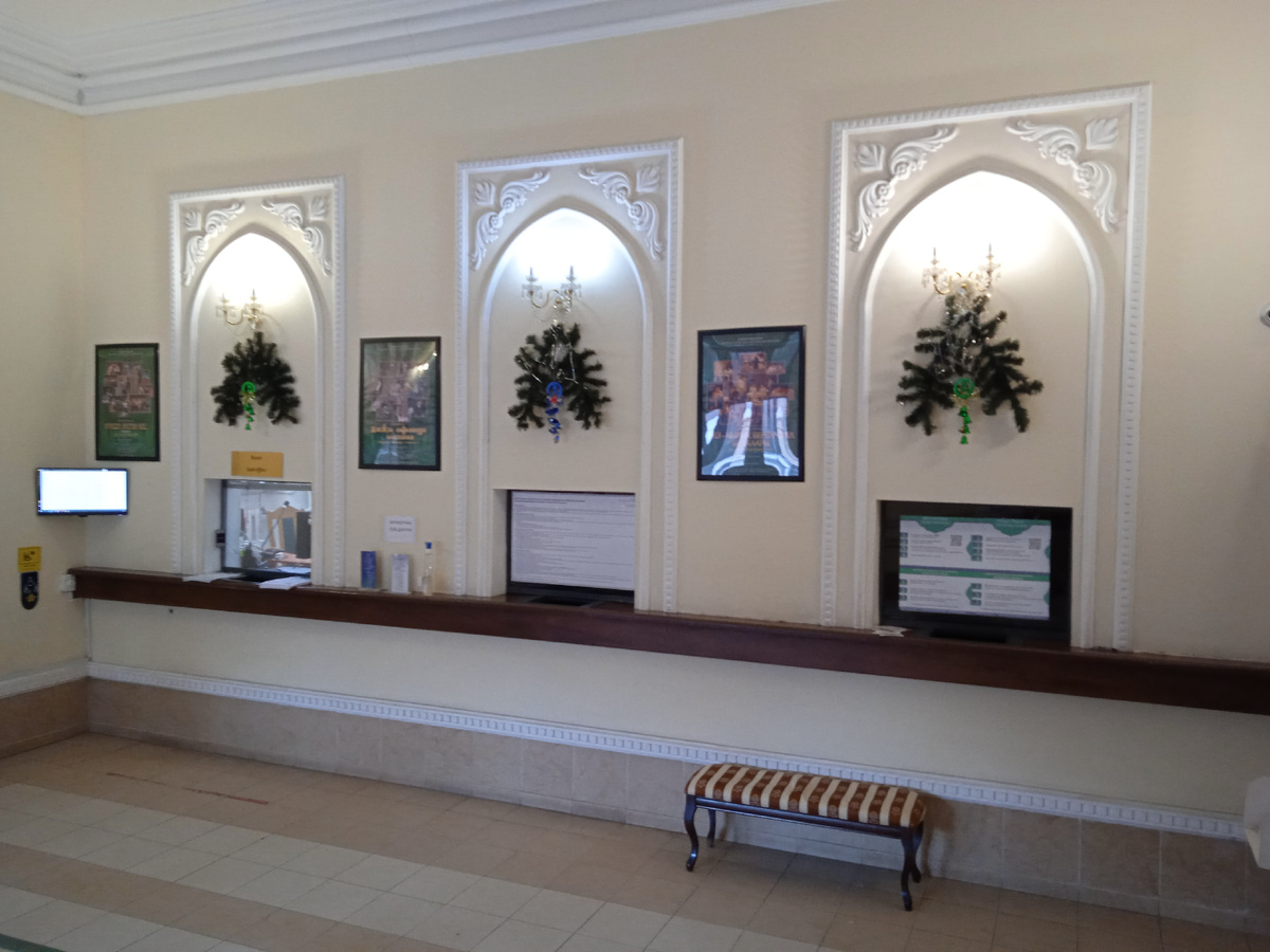 Как только входишь внутрь, сразу чувствуется атмосфера соответствующая классическому театру. Фото автора, январь 2023г.