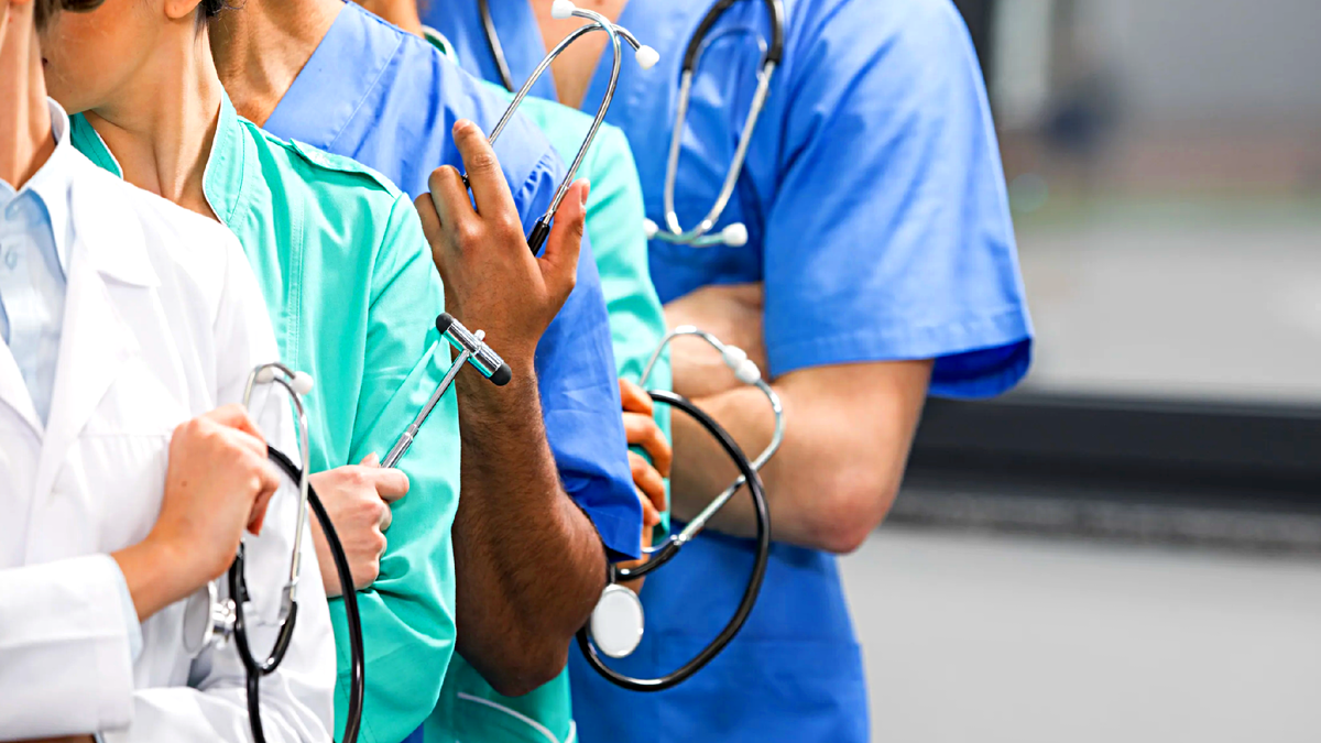 Медработники