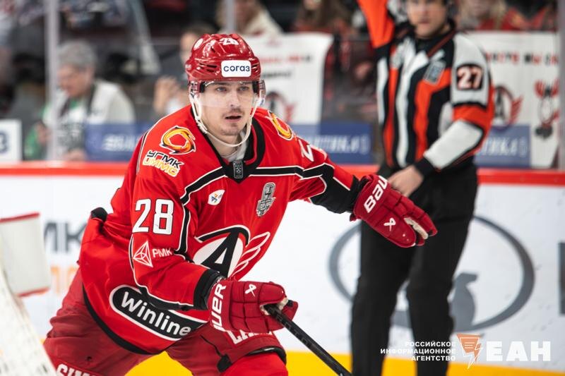    Фото Ирина Кинзабаева, ЕАН / Нападающий Алексей Бывальцев