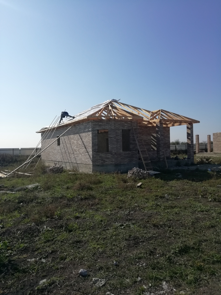 В итоге дом примерно в таком виде стоит до сих пор с октября 2022 года не изменившись🤷🏼‍♂️