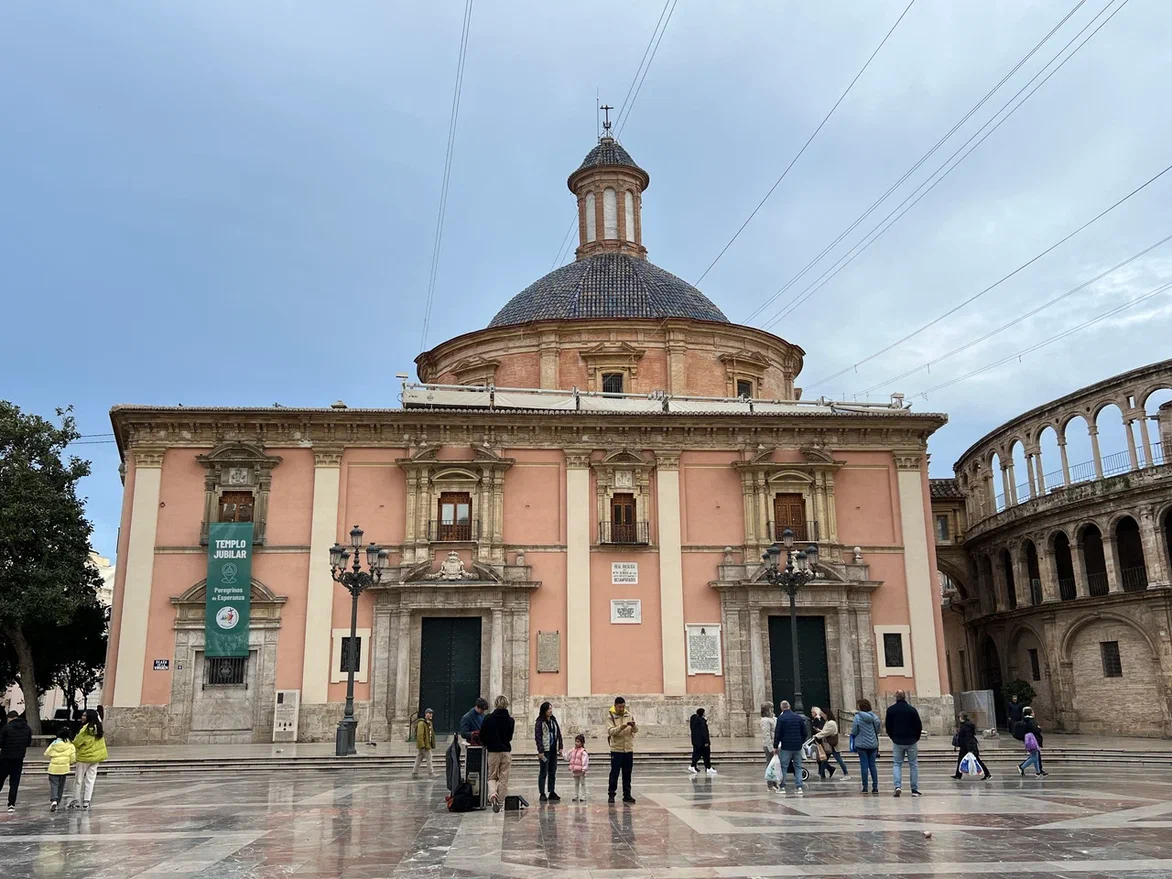 Базилика Пресвятой Девы Защитницы Обездоленных, Валенсия, Испания. Фото автора