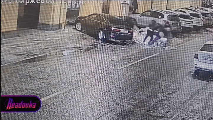 Двое двуруких на одного однорукого. Скриншот: ТГ-канала READOVKA