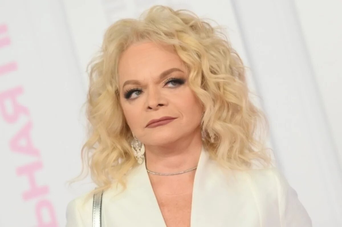    Лариса Долина.