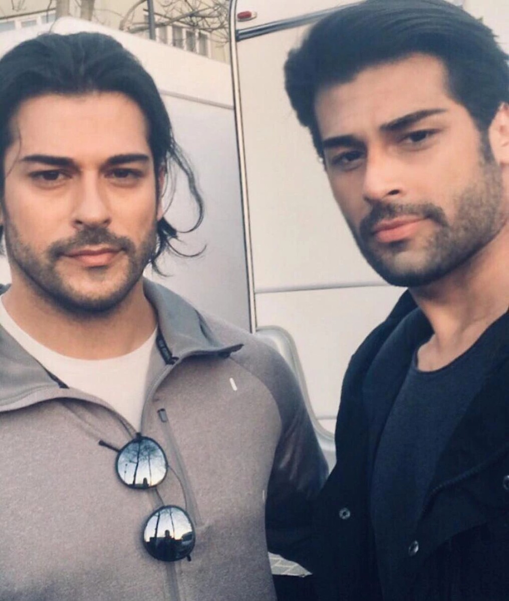 Бурак Озчивит и Бурак Хан, фото из открытых источников. 