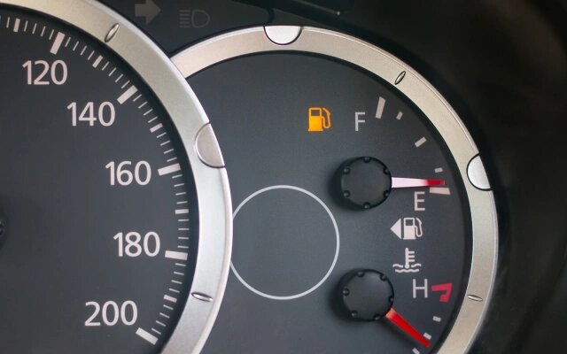 Расход топлива на холостом ходу зависит от типа и состояния двигателя, его рабочего объема и температуры воздуха за бортом (Фото: EAKNARIN JITONG / Shutterstock / FOTODOM)