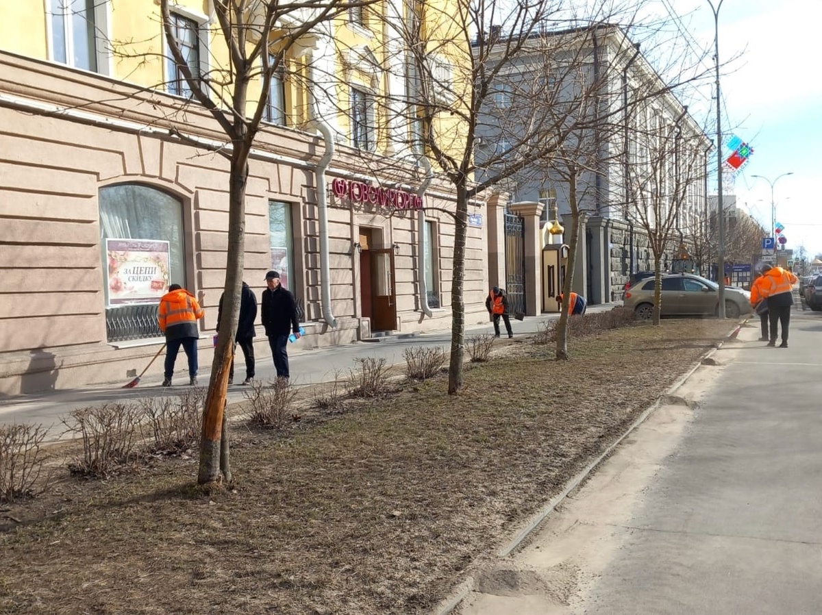    Подрядчик проводит масштабную уборку смета в Петрозаводске. Фото: Администрация Петрозаводска