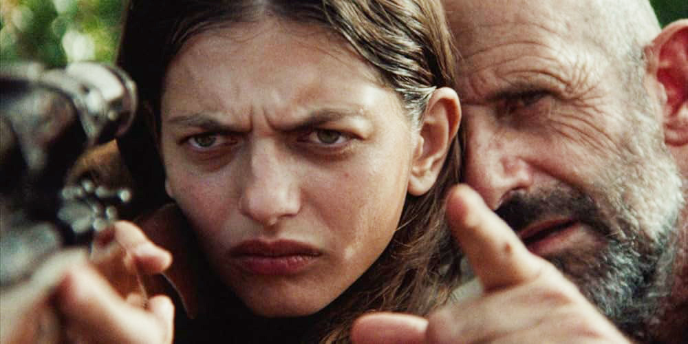 Кадр из фильма «Le royaume». Режиссер: Жюльен Колонна. Производство: Canal+ [fr], Centre National du Cinéma, Chi-Fou-Mi Productions, Collectivité Territoriale de la Corse, Corsica Pôle Tournages, Entourage Sofica, Fonds d'Action de la Sacem, Netflix