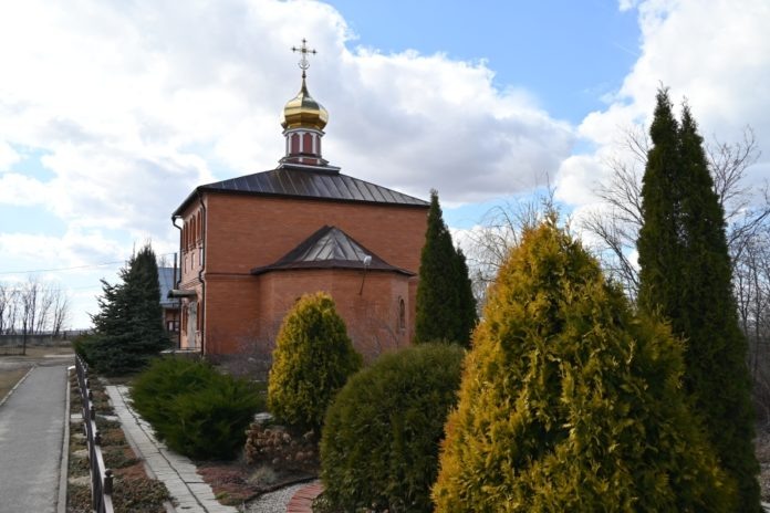 Возле Троицкого храма села Мурмино