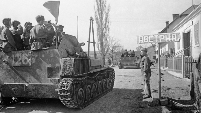     Самоходные артиллерийские установки СУ-76М в составе войск 3-го Украинского фронта пересекают венгро-австрийскую границу РИА Новости Евгений Халдей