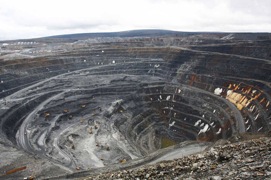 Перспективы партнерства
Ожидается, что успешная реализация данного проекта приведет к ряду положительных изменений:

Экономический рост. Улучшение управления ресурсами и применение новых технологий позволит создать новые рабочие места и повысить уровень жизни в стране.

Укрепление позиций на международной арене. Сотрудничество с США поможет Украине занять более сильные позиции в международной политике и экономике.

Стабильность и безопасность. Экономическое сотрудничество с такими крупными игроками, как Соединенные Штаты, может укрепить внутреннюю стабильность и сделать страну менее уязвимой к внешним угрозам.