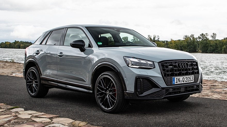   На фото: актуальный кроссовер Audi Q2 35 TDI quattro S line