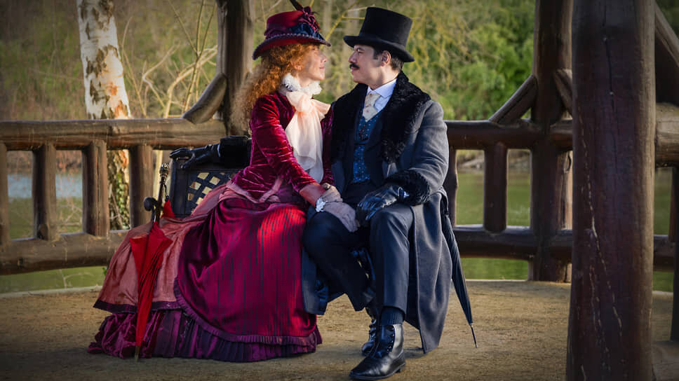 Нарядное кино игнорирует сценическую жизнь Сары Бернар (Сандрин Киберлен), сосредотачиваясь на личной.📷Фото: Кино.Арт.Про