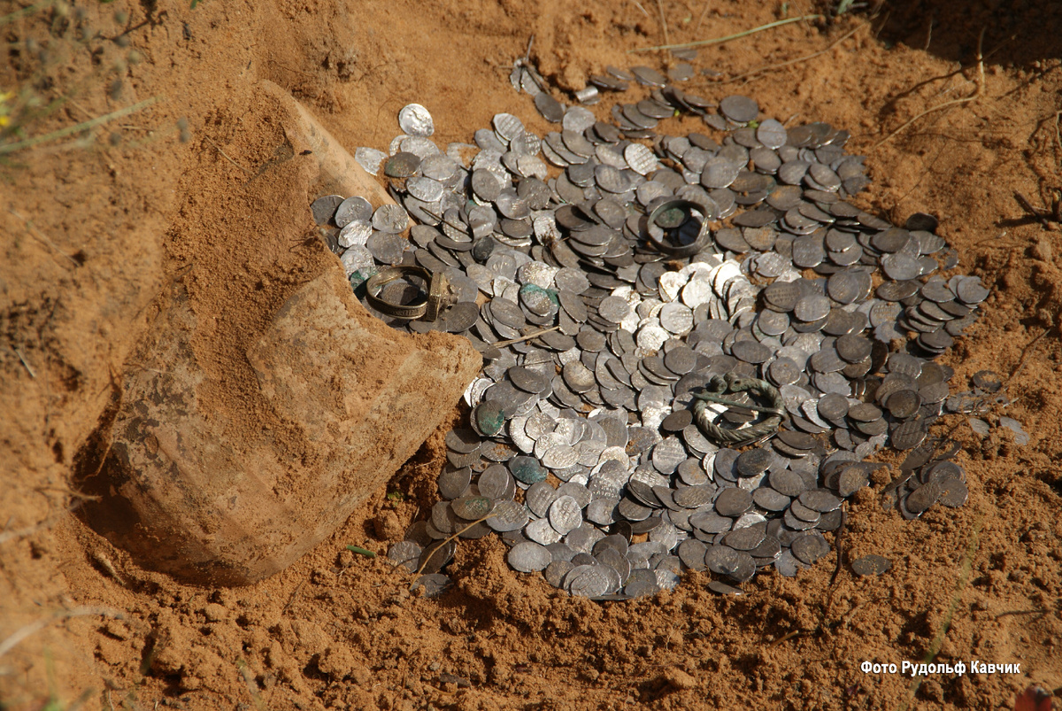 Монетный клад 15 век. Более 4000 серебряных монет. 