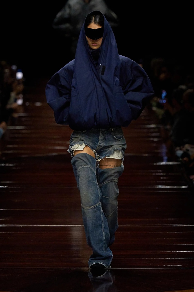 Balenciaga весна/лето 2025 RTW