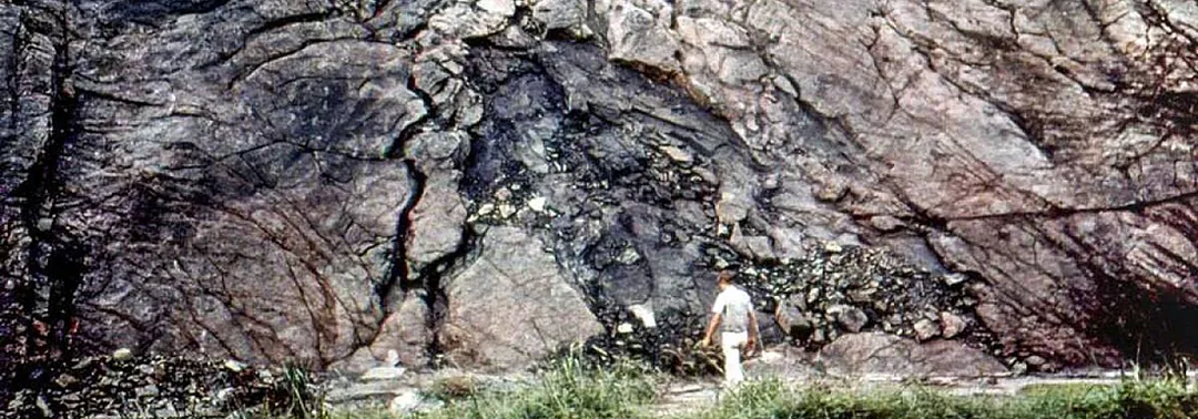 Учёные обнаружили ядерный реактор возрастом 2 миллиарда лет