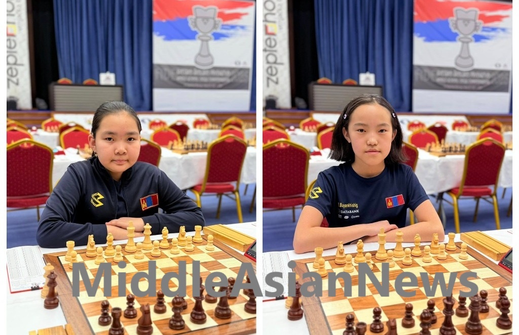 слева: Нандинжигуур и Буянхишиг 