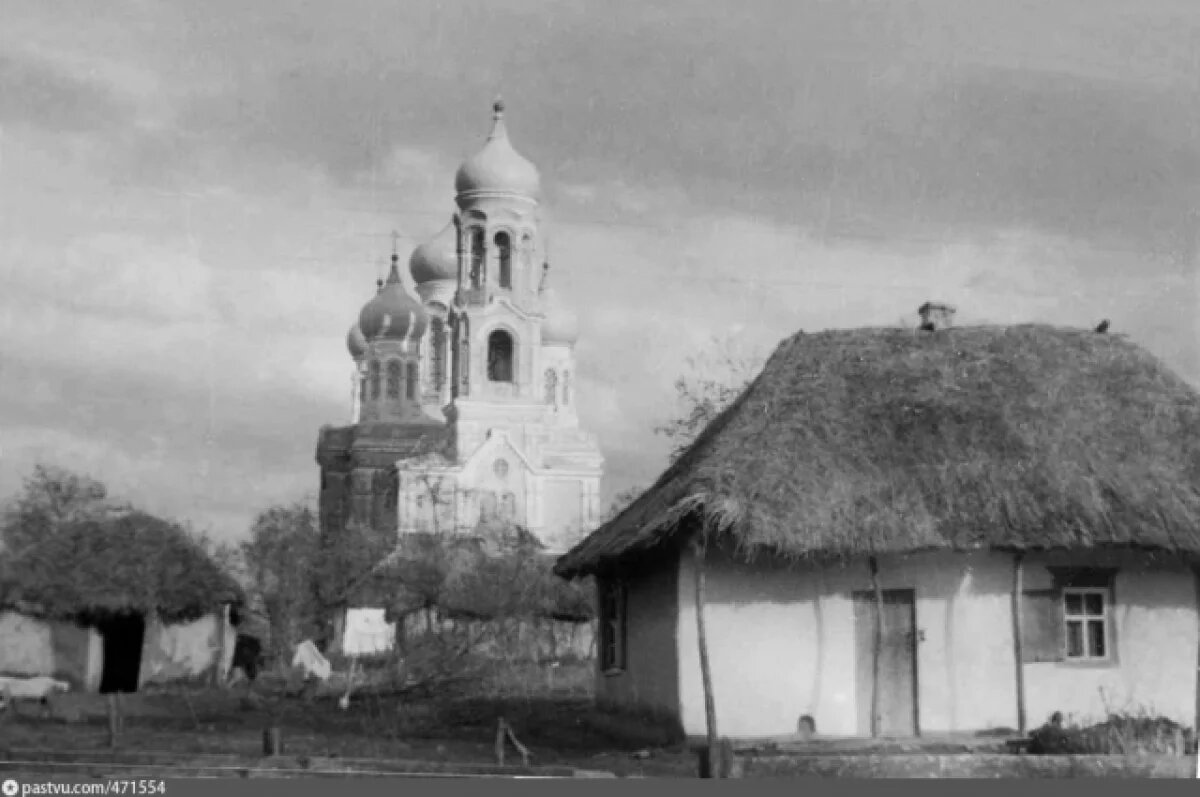    Перед приходом Красной армии в церкви станицы Воронежской (на фото) фашисты убили сотни пленных.