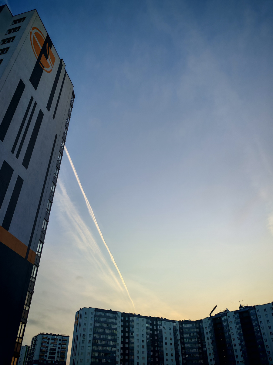 Небо ясное, Алиса обещает тёплый солнечный день. 