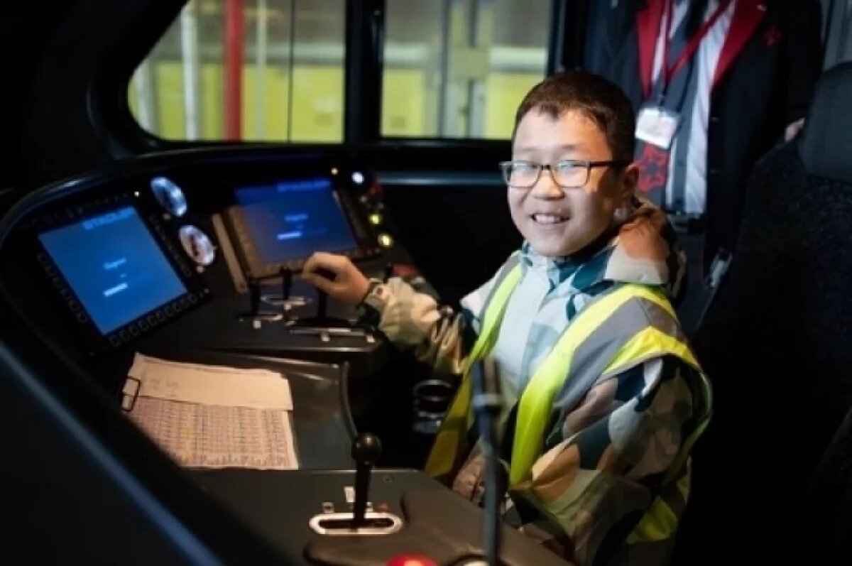    Школьник из Якутии стал машинистом поезда после участия в «Ёлке желаний»
