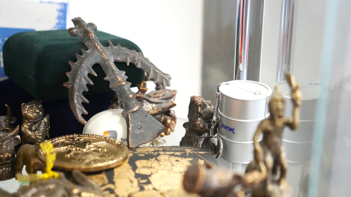    Археологи из Сургута работают над созданием перечня артефактов югорского звериного стиля, предназначенного для использования в производстве сувенирной продукции