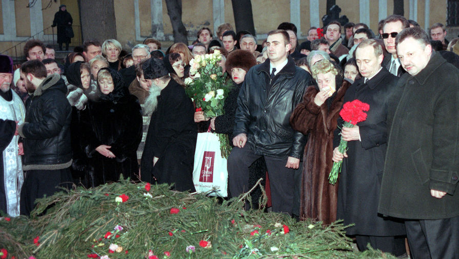 Владимир Путина на похоронах Анатолия Собчака