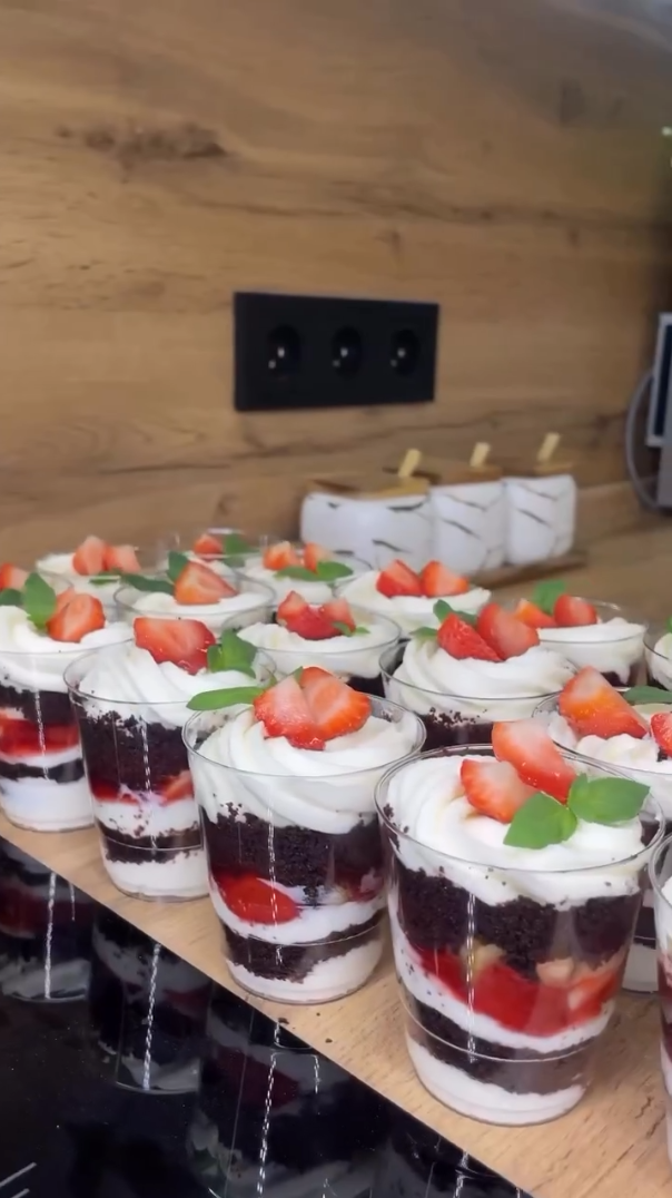 Бананово-клубничный десерт а-ля Трайфл