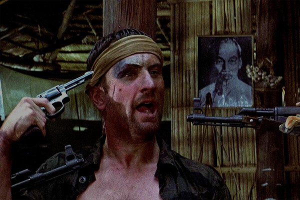    Роберт Де Ниро в роли Михаила Вронского в кадре из фильма «Охотник на оленей» (1978) / Universal Pictures