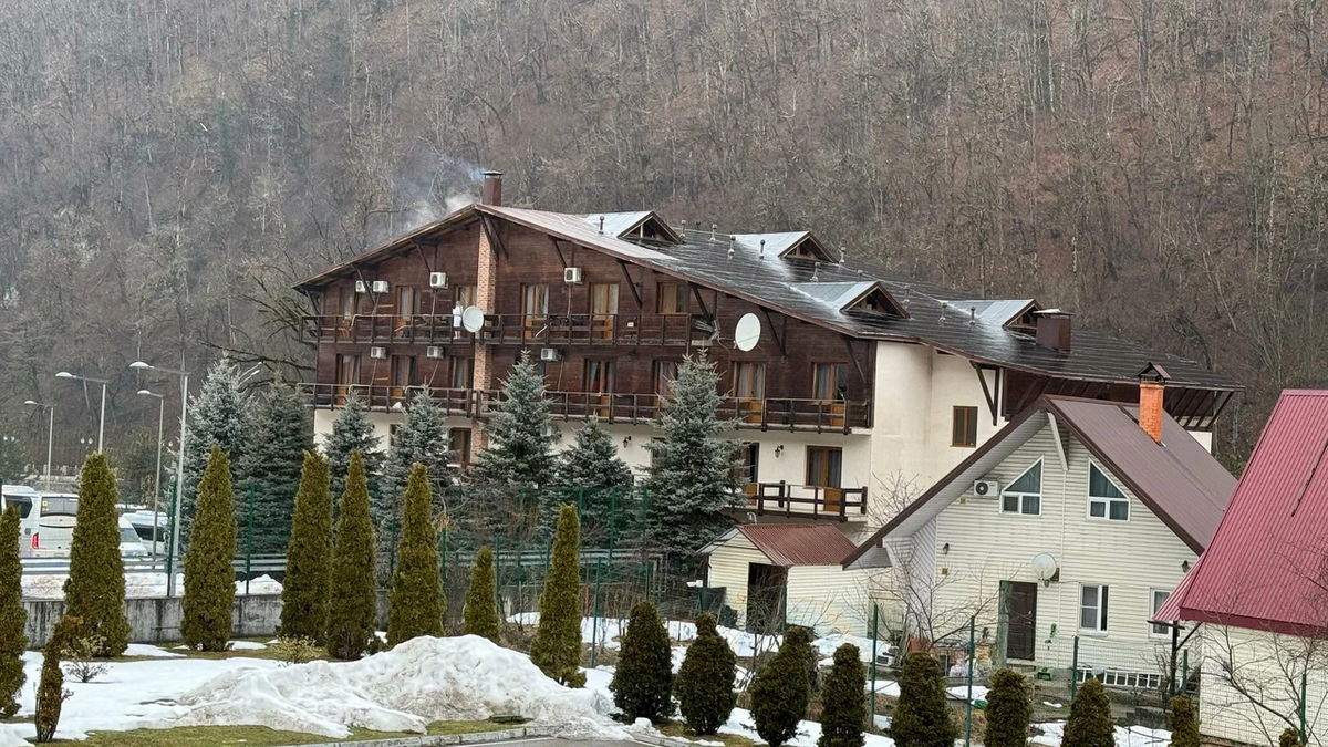 Гостиница «Гала Плаза» (Красная Поляна, Эсто-Садок): в 100 метрах находятся горнолыжные склоны Газпрома