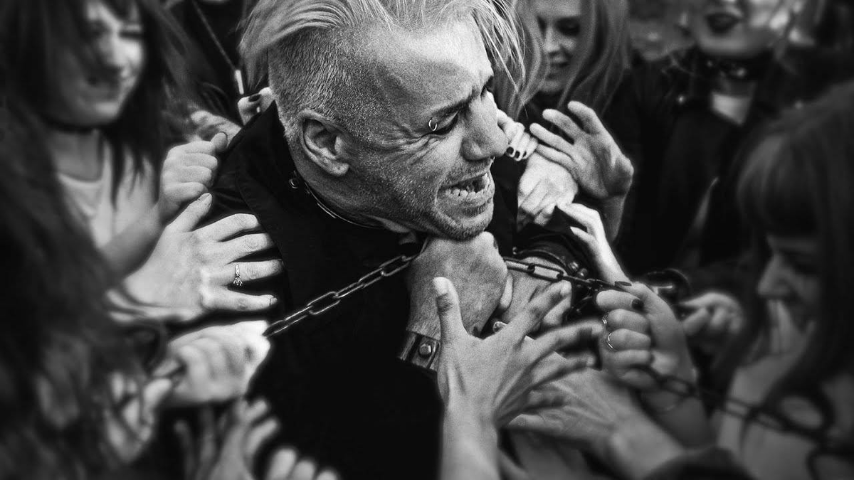 Кадр из клипа "Meine Welt"