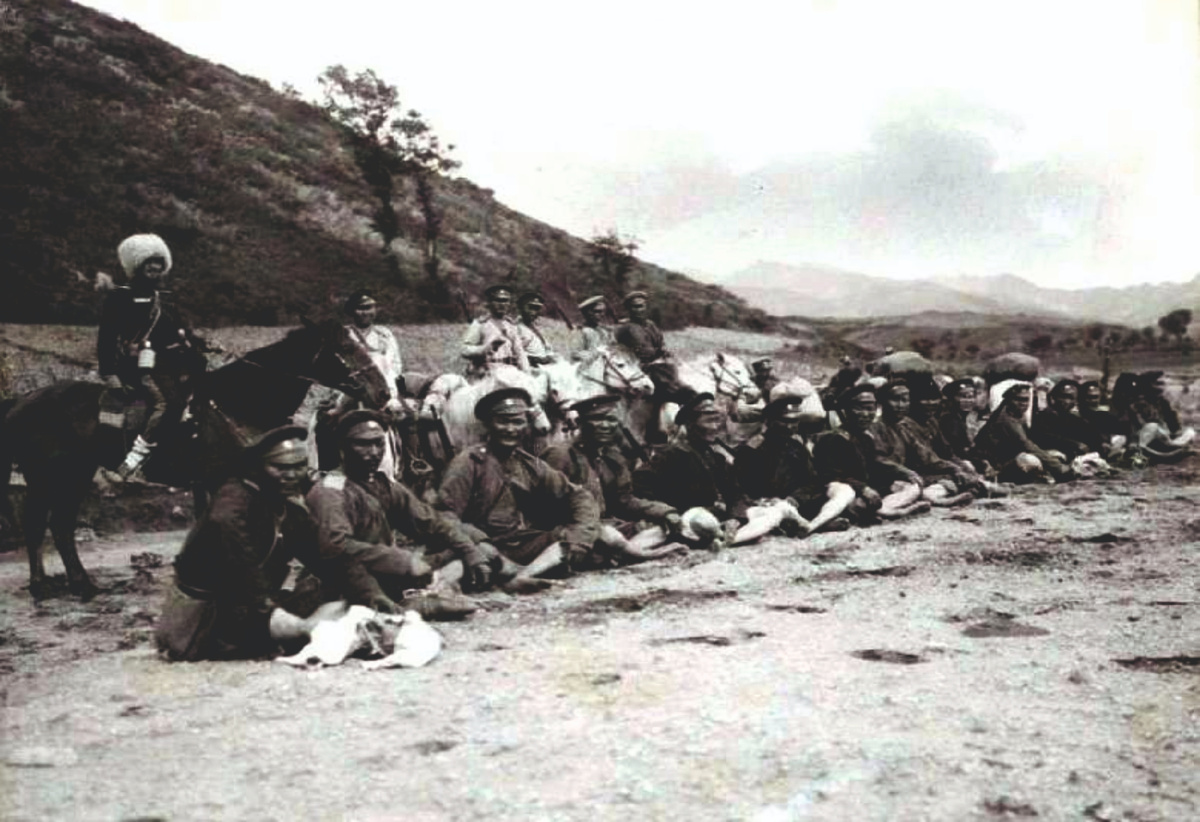 На фото: Горно-разведочная команда сотника фон Эксе 1-й сотни 2-го Верхнеудинского полка Забайкальского казачьего войска, Маньчжурия, 1905 год