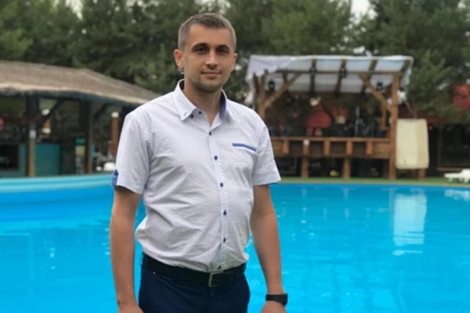 Роман. https://s16.stc.yc.kpcdn.net/share/i/12/11666467/wr-960.webp