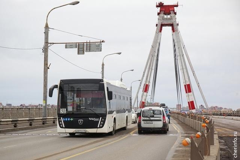   С понедельника, 31 марта, правая полоса на Октябрьском проспекте будет предназначена только для общественного транспорта.