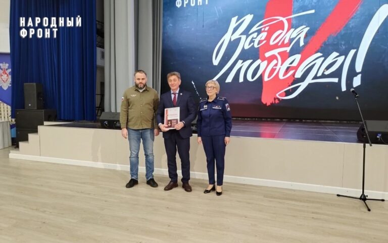    Народный фронт вручил оренбуржцам памятные нагрудные знаки «Все для Победы» Кристина Просвиркина